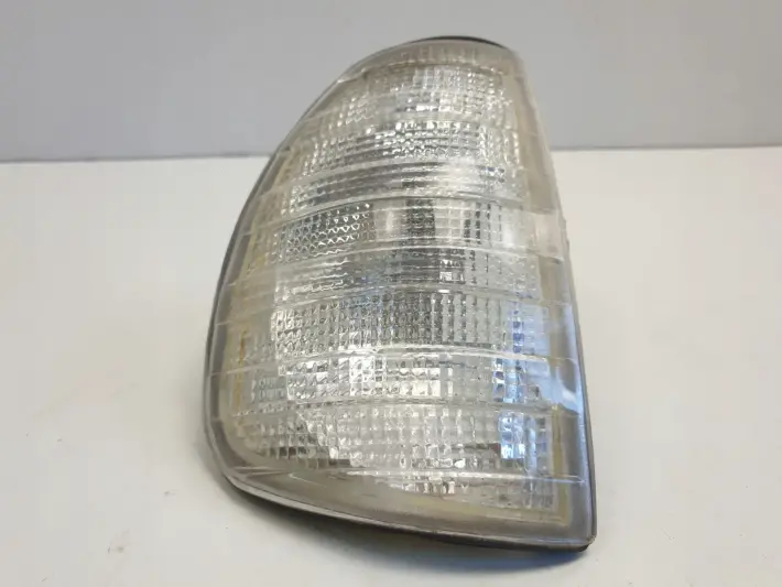 Mercedes W123 PRAWY PRZEDNI KIERUNKOWSKAZ Przód