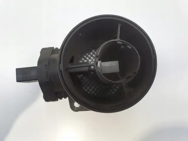 VW Golf V 2.0 TDI PRZEPŁYWOMIERZ POWIETRZA 0281002461 074906461B