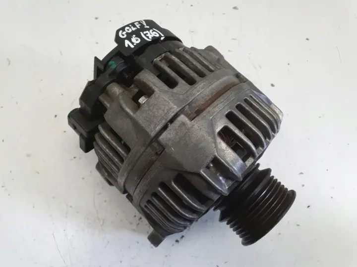 VW Golf V 1.6 8V ALTERNATOR 06A903026B bosch 70A