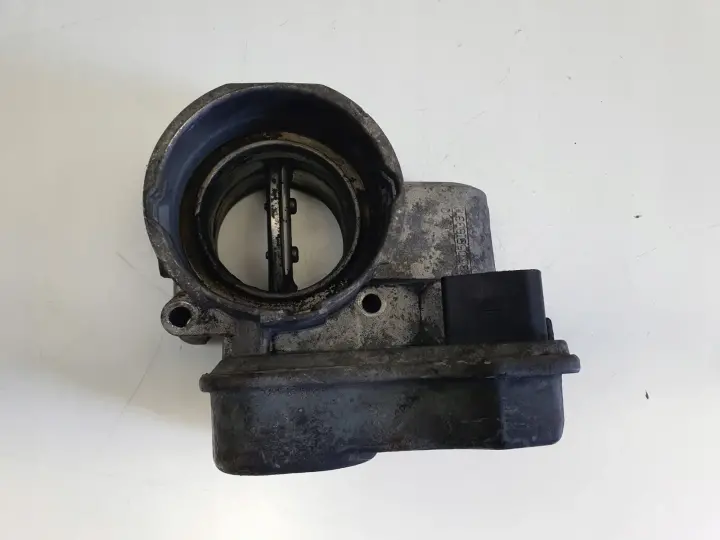 VW Passat B6 2.0 TDI PRZEPUSTNICA 03G128063B