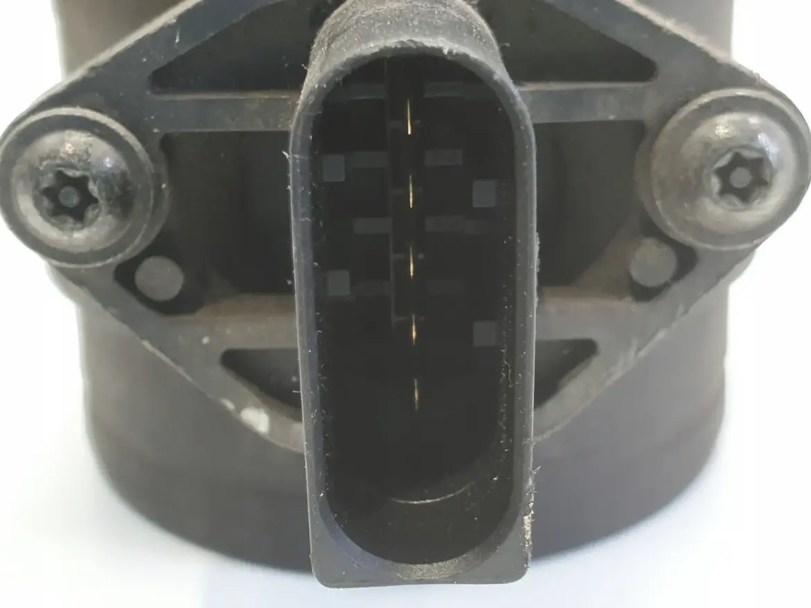 VW Golf V 2.0 TDI PRZEPŁYWOMIERZ POWIETRZA 0281002461 074906461B