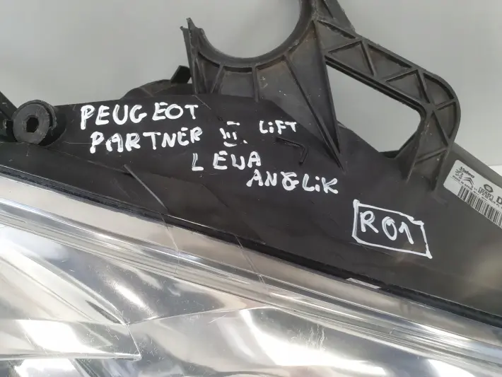 Peugeot Partner III lift PRZEDNIA LAMPA PRAWA prawy przód anglik 9677202180