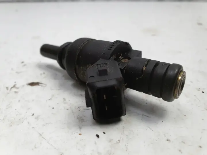 Audi A3 8L 1.8 20V WTRYSKIWACZ wtrysk 06A906031D