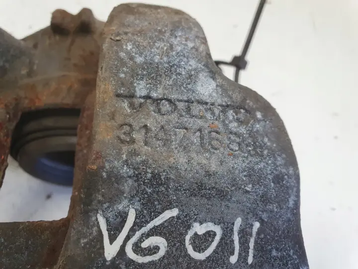 Volvo S60 II V60 I PRZEDNI ZACISK HAMULCOWY prawy przód pasażera 31471664
