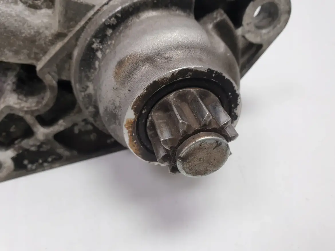 VW Golf V 1.6 FSI ROZRUSZNIK bosch 0001120406