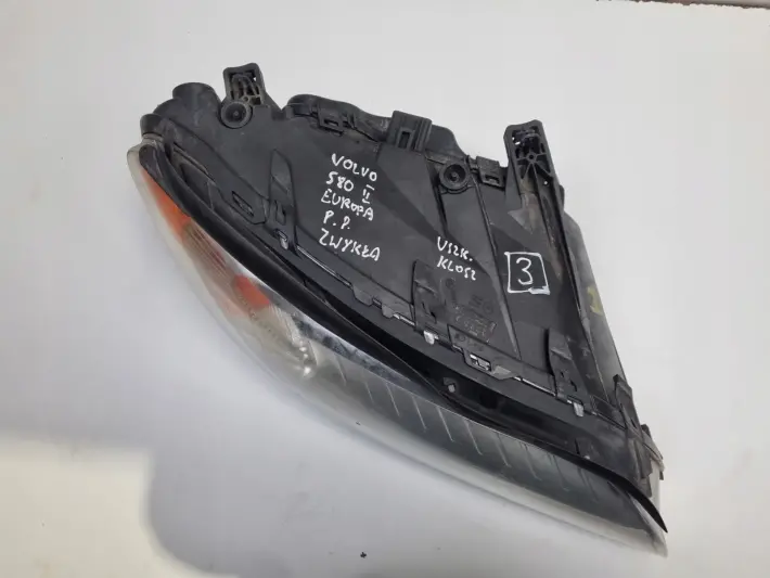 Volvo S80 II 06-16r PRZEDNIA LAMPA PRAWA PRAWY PRZÓD