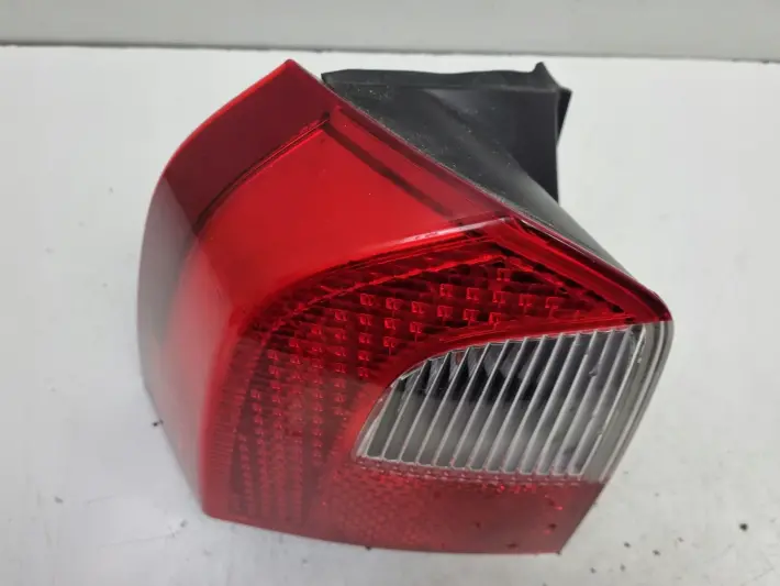 Volvo V70 III XC70 TYLNIA TYLNA LAMPA LEWA lewy tył LED 31395072