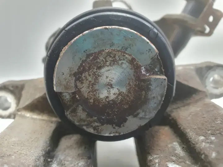 VW Golf IV Audi A3 PRAWY ZACISK HAMULCOWY tył pasażera Lucas