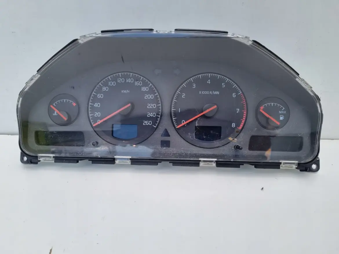 Volvo S60 I V70 II 2.4 LICZNIK ZEGARY 9499668 Europa benzyna