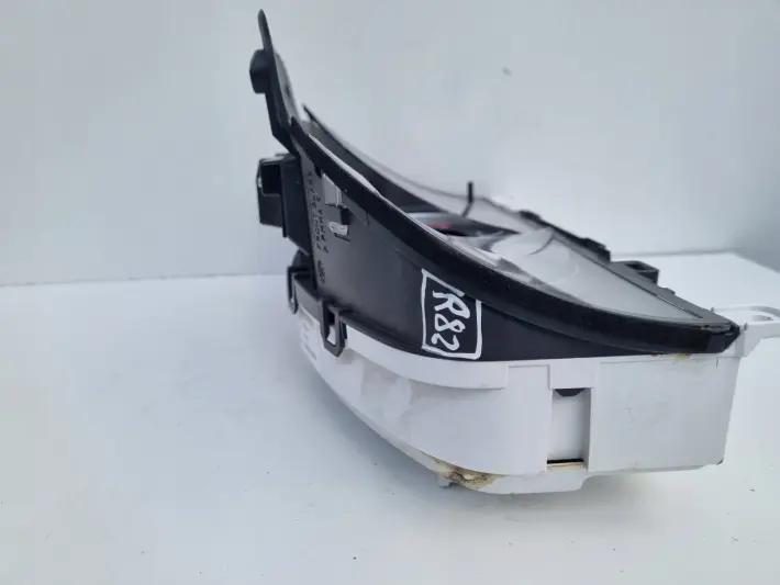 Volvo S80 II V70 III XC70 II 2.5 T LICZNIK ZEGARY Europa benzyna 31270898AA