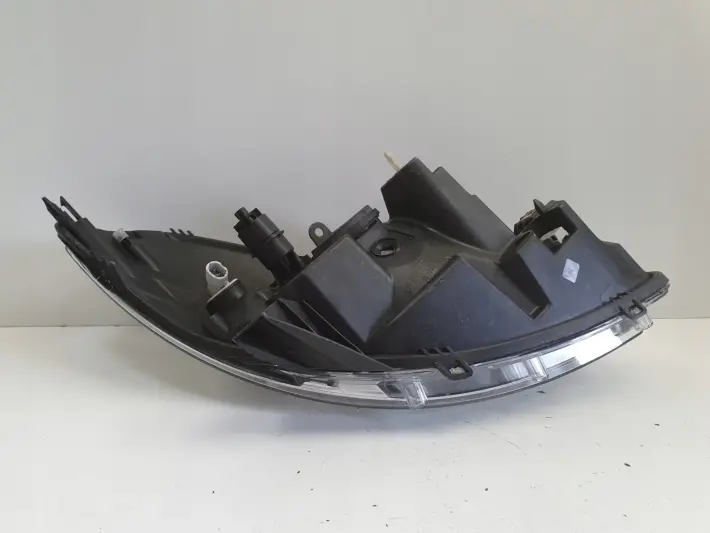 Dacia Sandero 08-12r PRZEDNIA LAMPA LEWA lewy przód