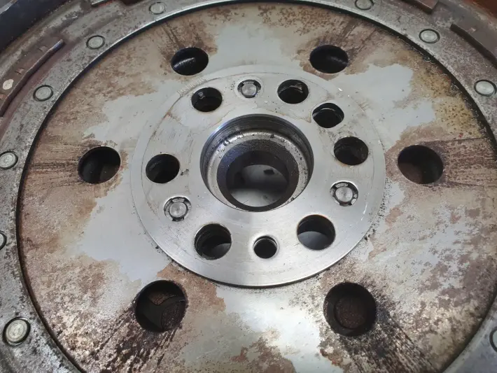 BMW E87 E90 2.0 i N43 KOŁO DWUMASOWE SPRZĘGŁO Tarcza docisk 323064210