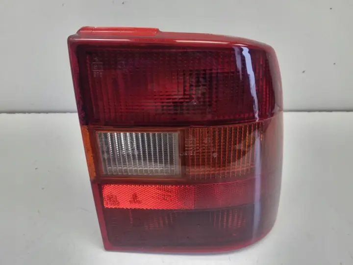 Opel Vectra A sedan 88-92r TYLNIA TYLNA LAMPA PRAWA prawy tył