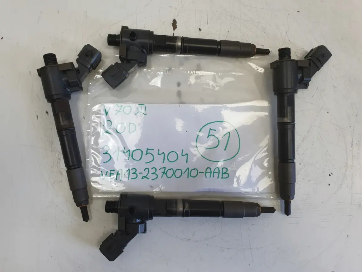 Volvo V70 III XC70 II lift 2.0D D4 WTRYSKIWACZ PALIWA Wtrysk 31405404