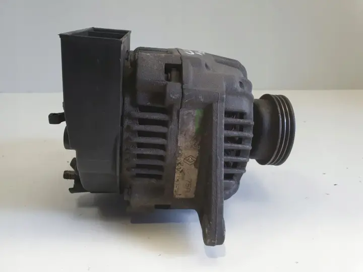 Renault Clio II 1.6 16V ALTERNATOR 7700870279 valeo