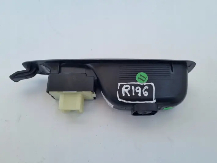 Renault Megane IV Clio IV PRZEŁĄCZNIK SZYB panel włącznik prawy 829507217R