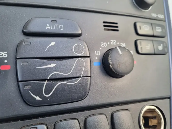 Volvo S60 I V70 II XC70 RADIO CD Radioodtwarzacz HU-650 panel klimatyzacji