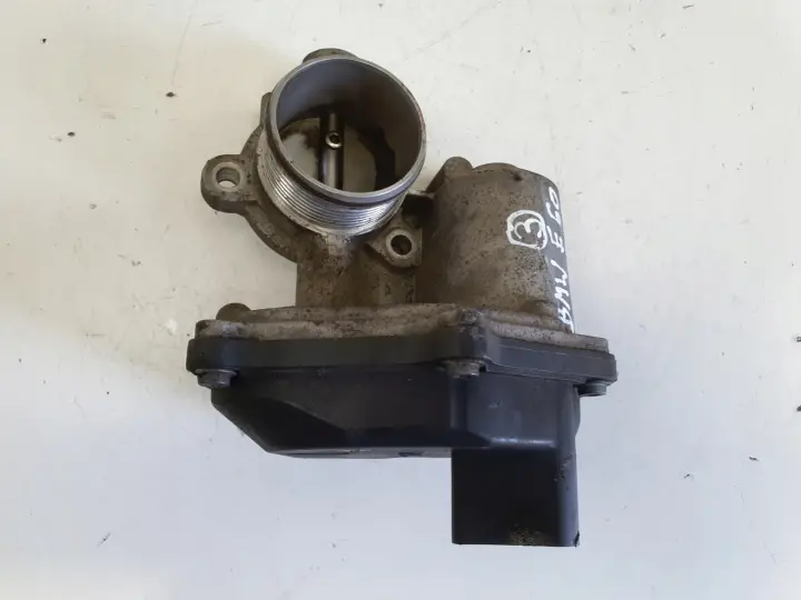 VW Passat B8 2.0 TDI PRZEPUSTNICA 04L131501C