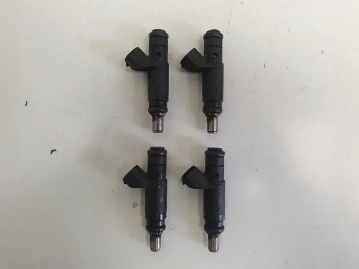 VW Passat B5 FL 2.0 B WTRYSKIWACZ 4262C01774
