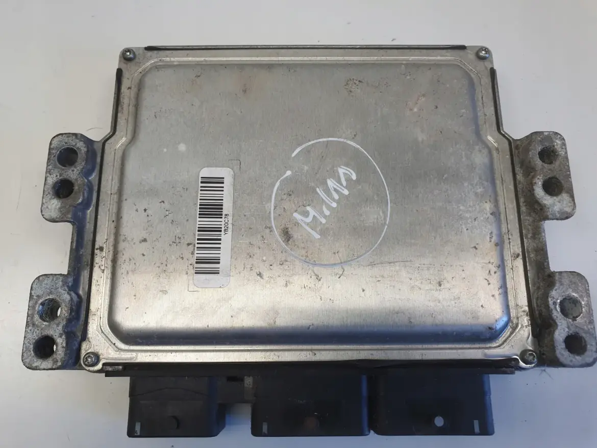 Renault Megane III 1.5 DCI KOMPUTER SILNIKA sterownik 237100121R 237100425R