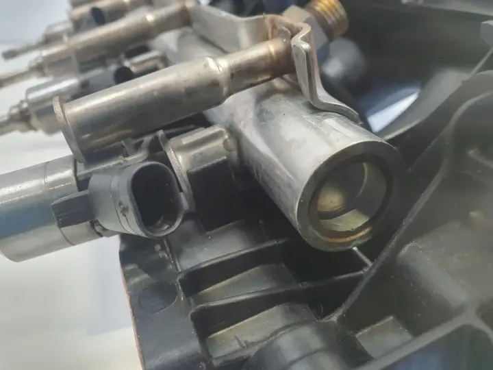 Audi A4 B8 2.0 TFSI KOLEKTOR SSĄCY 06H133185T