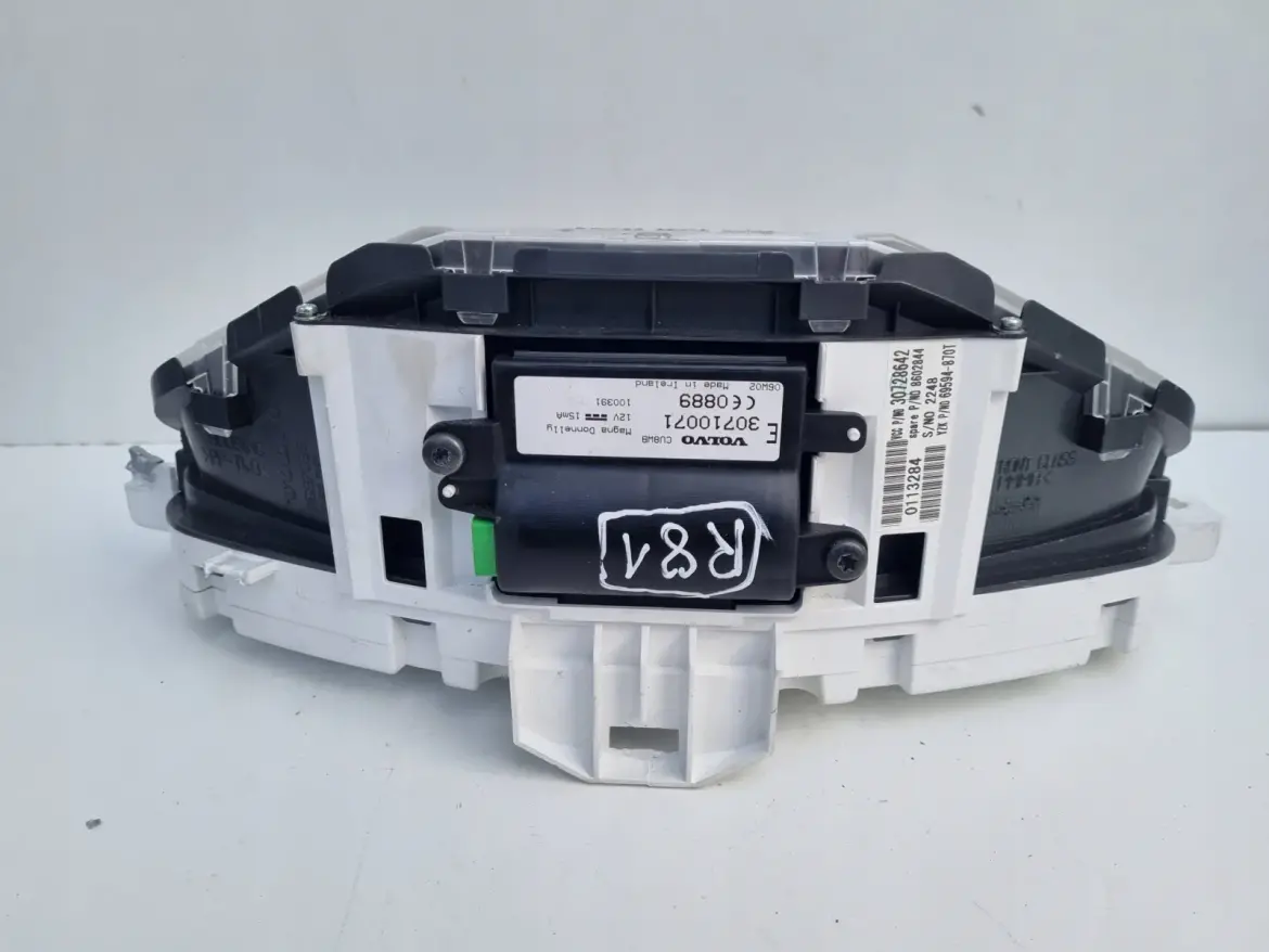 Volvo V50 1.8 16v LICZNIK ZEGARY europa 30728642 30710071