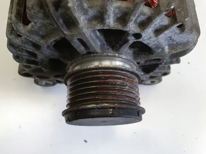 VW Passat B6 1.9 TDI ALTERNATOR Valeo 03L903023E 180A