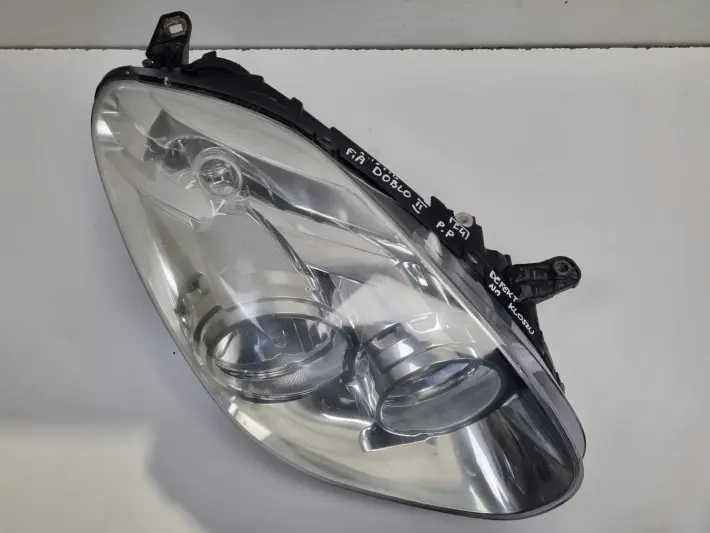 Fiat Doblo II 10-22r PRZEDNIA LAMPA PRAWA PRAWY PRZÓD 51810671