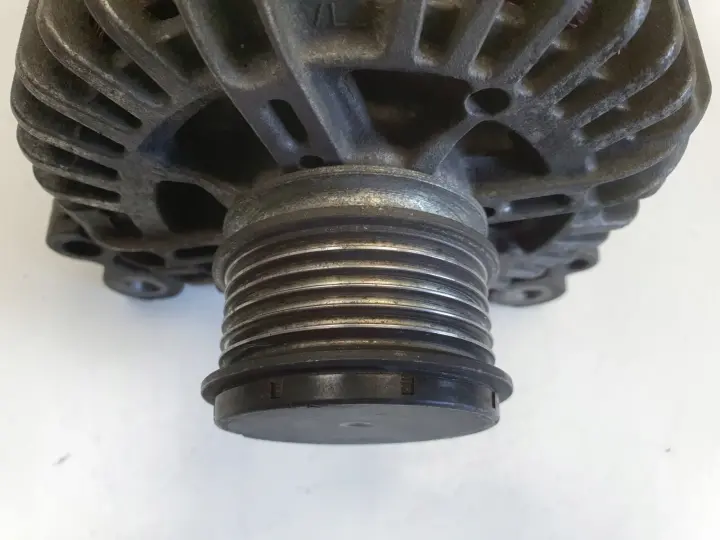 Audi A4 B7 2.0 TDI ALTERNATOR 06F903023H valeo 140A