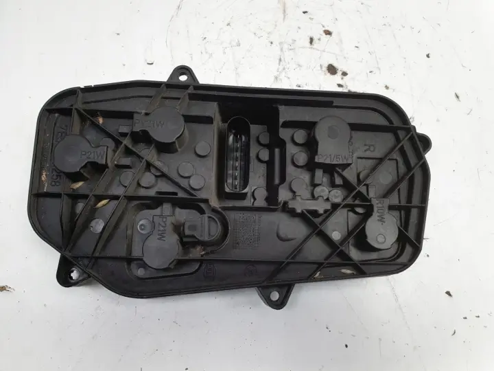 VW Transporter T5 lift PRAWY TYLNY WKŁAD LAMPY tył 7E5945258