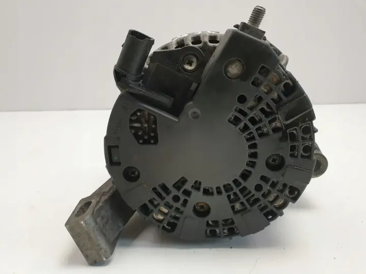 Volvo XC60 2.4 D5 ALTERNATOR bosch 31419555