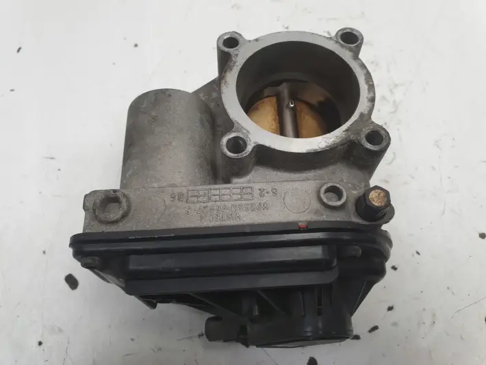 Ford Focus MK2 1.6 16V PRZEPUSTNICA VP4F9U-9E928-BC