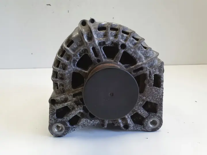 Dacia Duster I 1.2 TCe ALTERNATOR 231000091R valeo