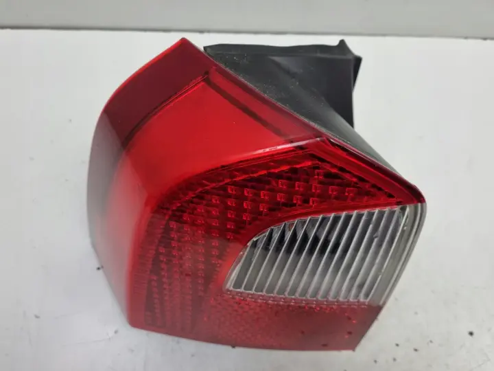 Volvo V70 III XC70 TYLNIA TYLNA LAMPA LEWA lewy tył LED 31395072