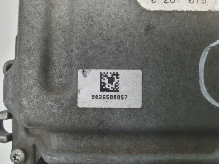 Volvo XC90 2.4 D5 KOMPUTER SILNIKA sterownik 31372225 0281019168