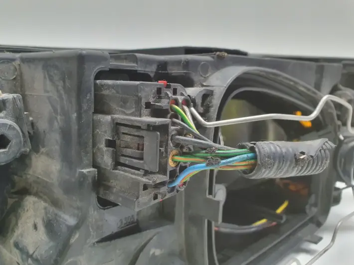 Volvo S40 II V50 LIFT XENON PRZEDNIA LAMPA PRAWA prawy przód 31265699