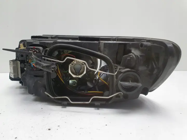 Volvo S40 II V50 LIFT XENON PRZEDNIA LAMPA PRAWA prawy przód 31265699