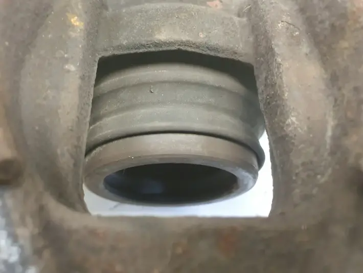 Volvo S60 II XC60 I PRZEDNI ZACISK HAMULCOWY Prawy przód PASAŻERA 31423312