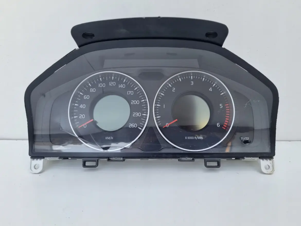 Volvo S60 II V60 I 2.0 D diesel LICZNIK ZEGARY 31343323AA Europa
