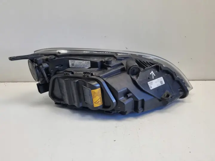 Volvo V40 II 12-16r PRZEDNIA LAMPA LEWA lewy przód EUROPA XENON 31420007