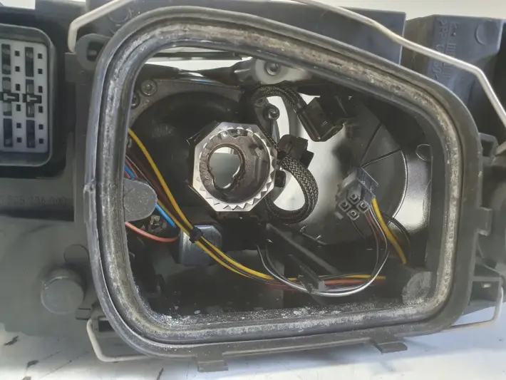 Volvo S40 II V50 LIFT PRZEDNIA LAMPA PRAWA PRAWY PRZÓD europa 31265699