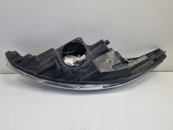 Ford Fiesta MK7 08-17r PRZEDNIA LAMPA PRAWA PRAWY PRZÓD