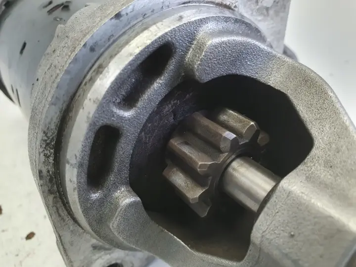 BMW E60 2.2 i ROZRUSZNIK 7515392