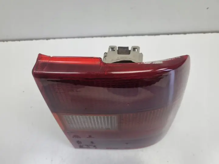 Opel Vectra A sedan 88-92r TYLNIA TYLNA LAMPA PRAWA prawy tył