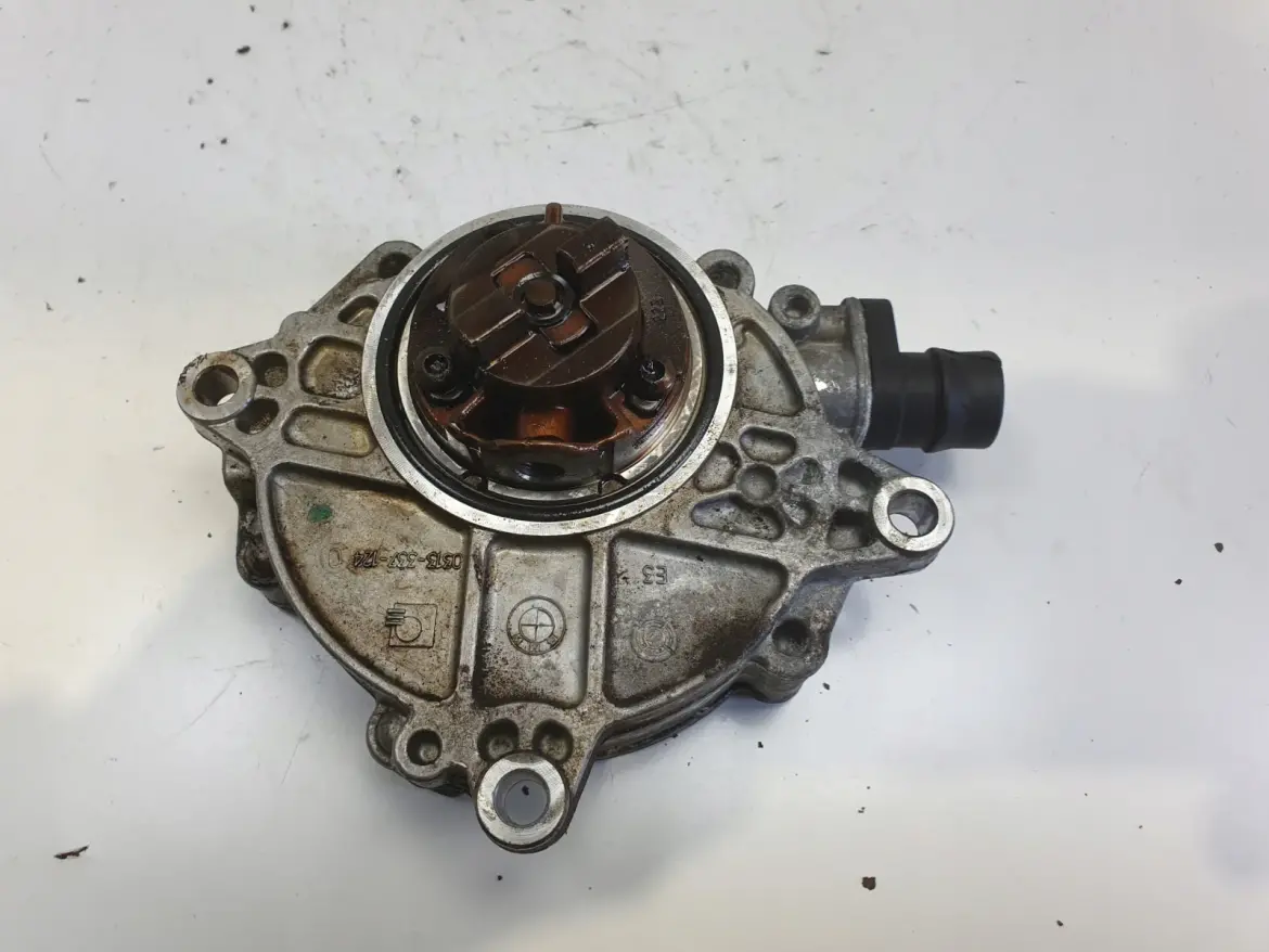 BMW E87 E90 2.0 i POMPA VACUM wakum 0313327116