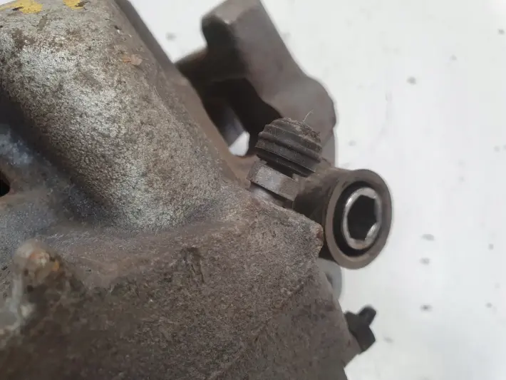 Volvo S90 XC60 II PRZEDNI ZACISK HAMULCOWY prawy przód PASAŻERA 31665741
