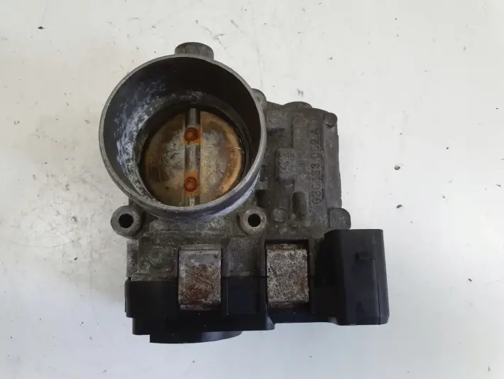 Audi A3 II 8P 1.6 FSI PRZEPUSTNICA 03C133062A