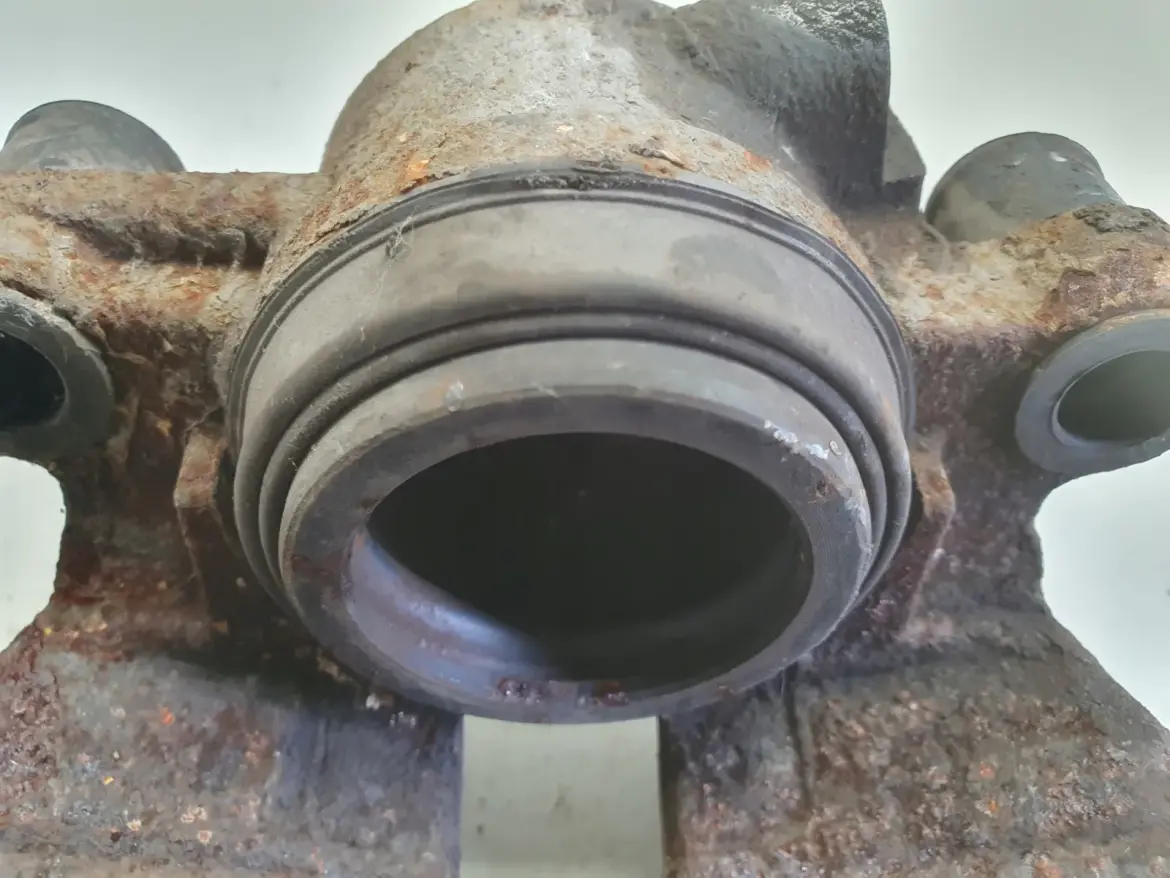Volvo S60 II V60 I PRZEDNI ZACISK HAMULCOWY prawy przód pasażera 31471664