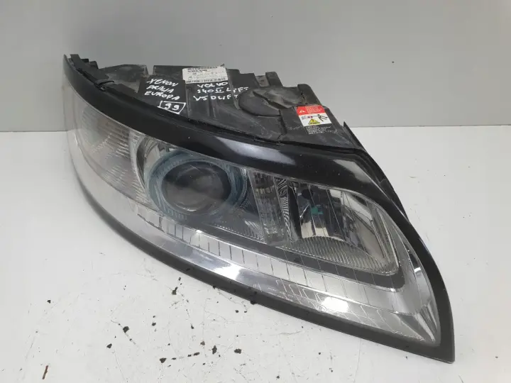 Volvo S40 II V50 LIFT PRZEDNIA LAMPA PRAWA prawy przód EUROPA 31299588