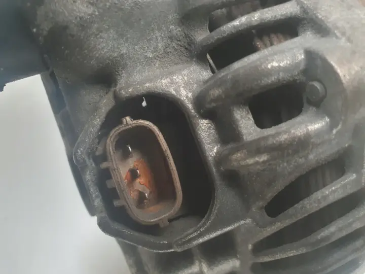 Subaru Legacy IV 2.0 B ALTERNATOR 23700-AA520 23700 AA520